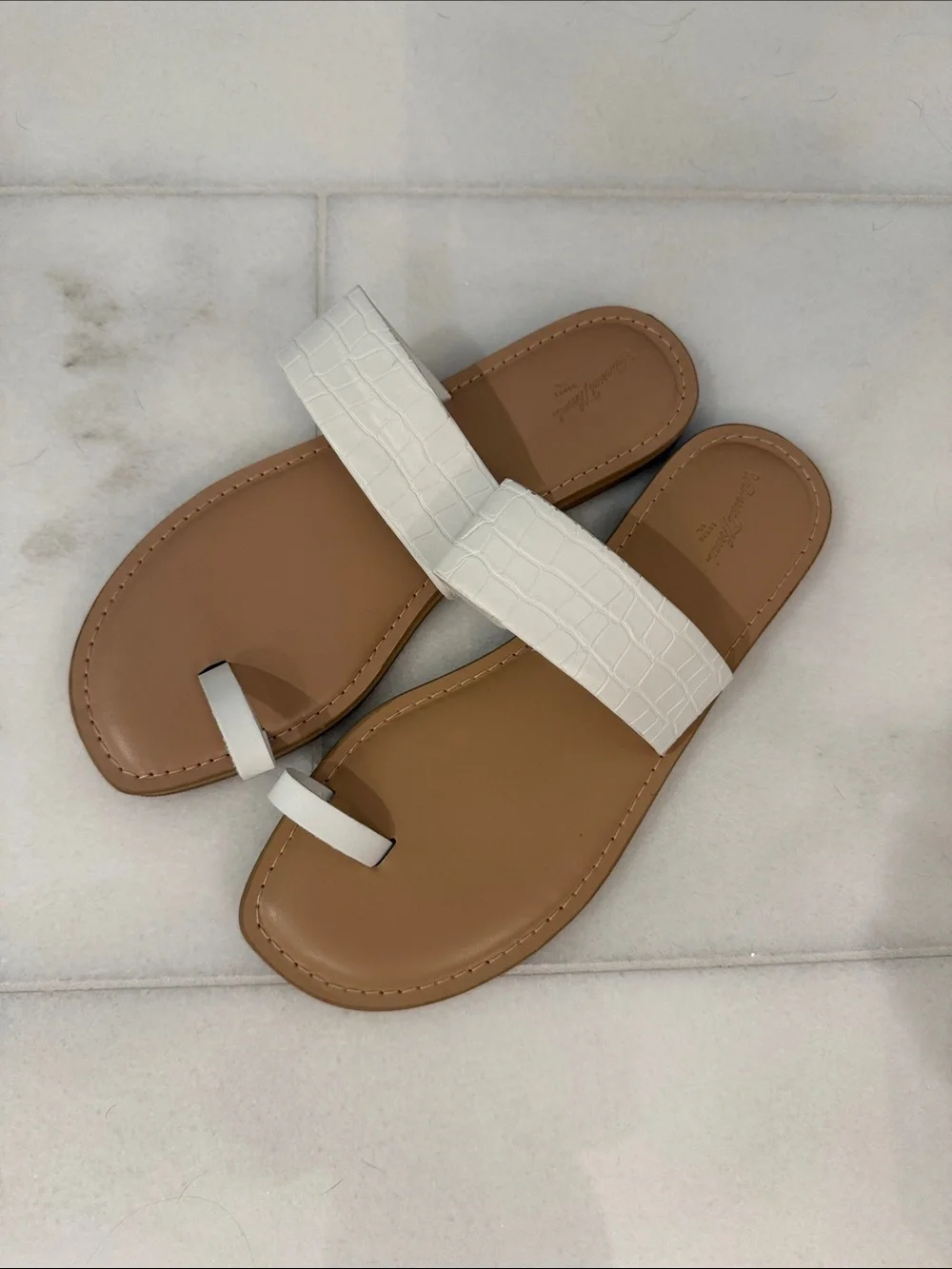 Target Universal Thread White Croc-Embossed Toe-Loop Sandals - Women 8.5